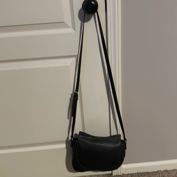 Elizabeth And James Vegan Leather Cross Body Bag Purse Black Magnetic Closure - Picture 2 of 6